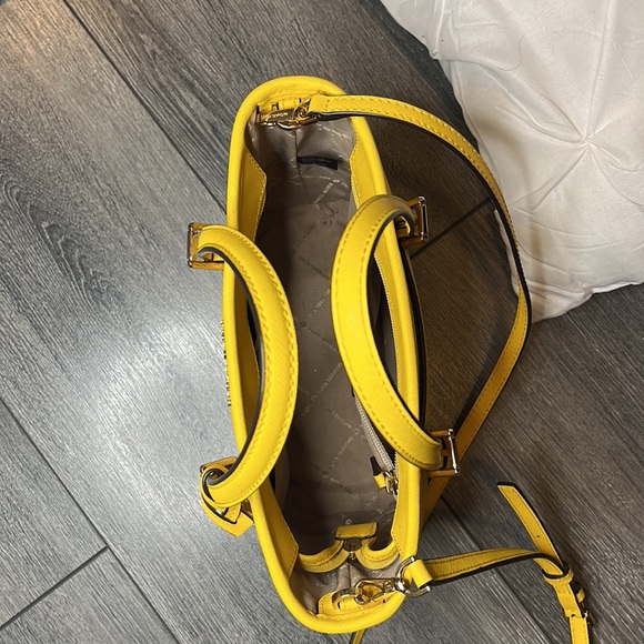 Micheal Kors Purse - Picture 3 of 3